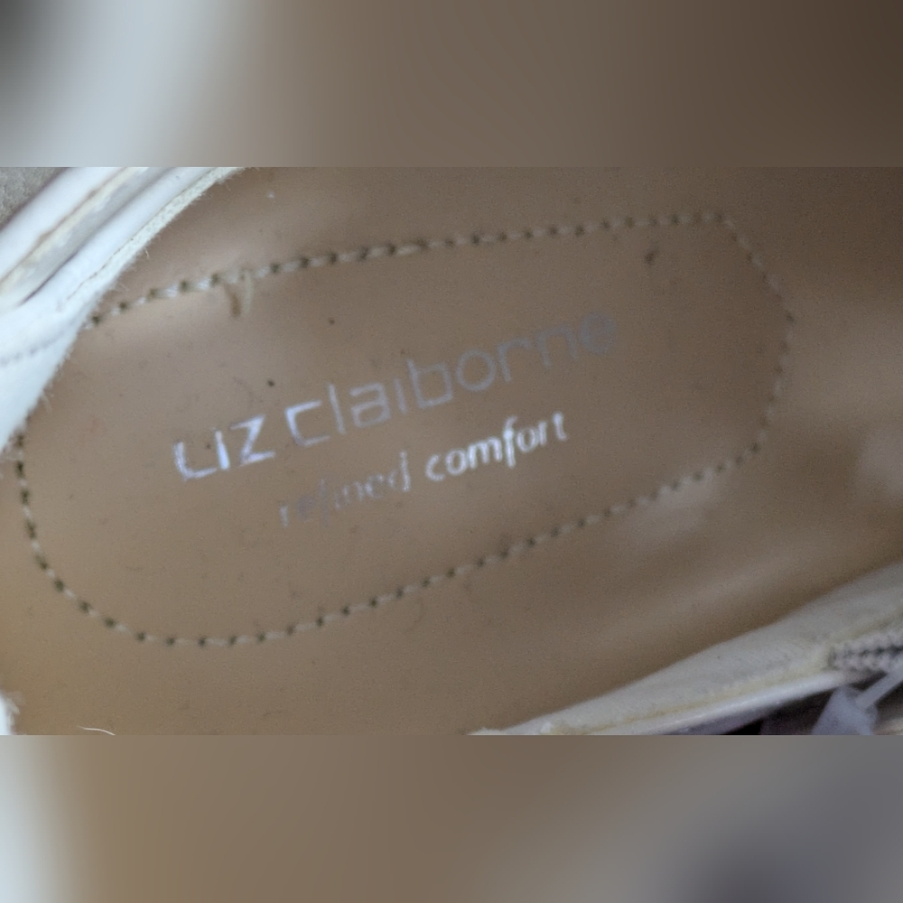 NWT Liz Claiborne White Heeled Ankle Boots with Double Buckles. Size 7.5 - Picture 11 of 11